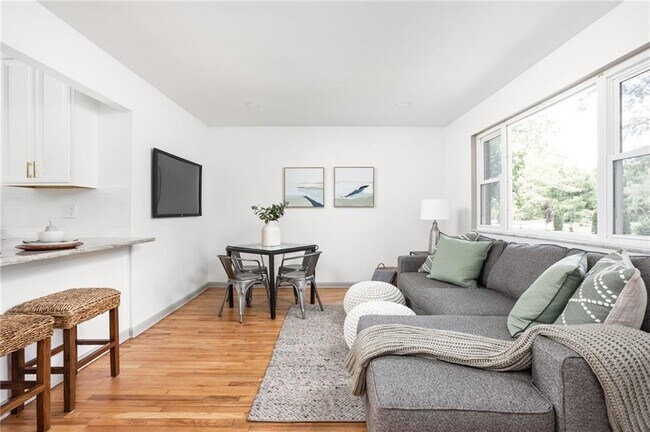 Building Photo - 1809 W 66th St