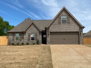 Building Photo - Welcome to your new home in Cordova, TN!