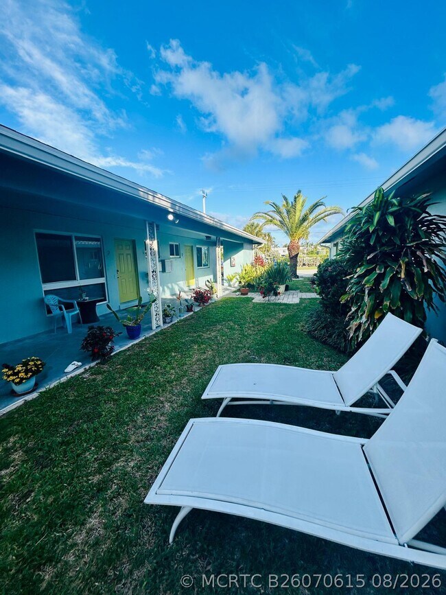 Building Photo - 4421 Poinciana St