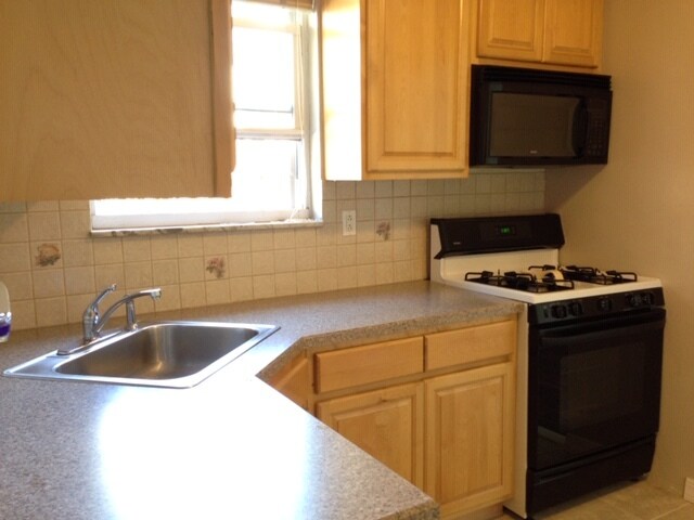 Kitchen - 5925 Post Rd