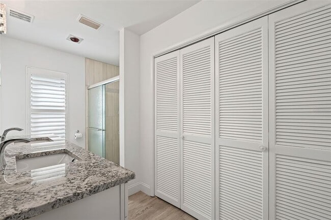 Building Photo - 7215 Westmoreland Dr