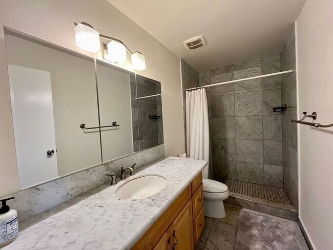 Building Photo - Mililani Town: 4 bed, 2.5 bath House with Den and Large Patio