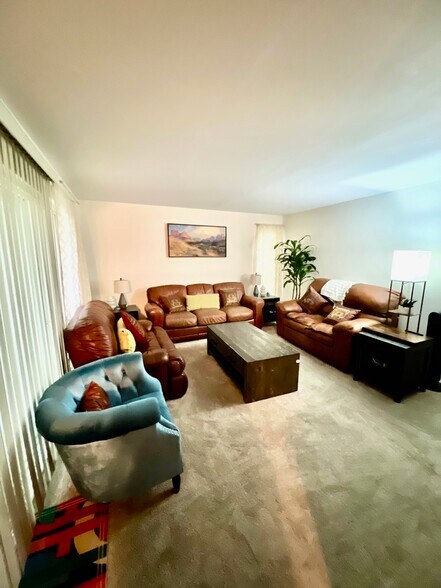 Building Photo - 1811 E Grand Ave