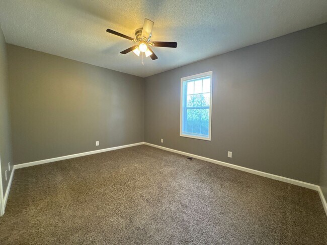 Building Photo - 910 Applegrove Cir