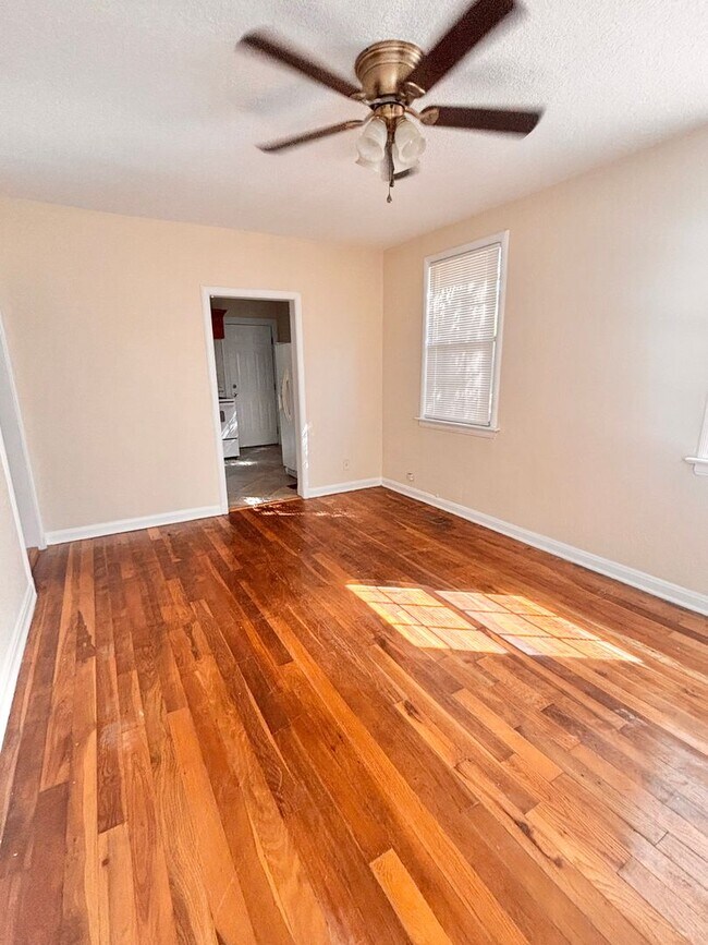 Building Photo - 3233-3235 Post St