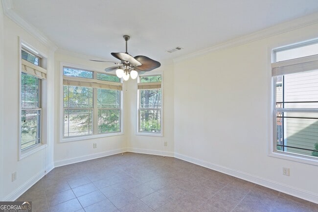 Building Photo - 160 Greenview Dr