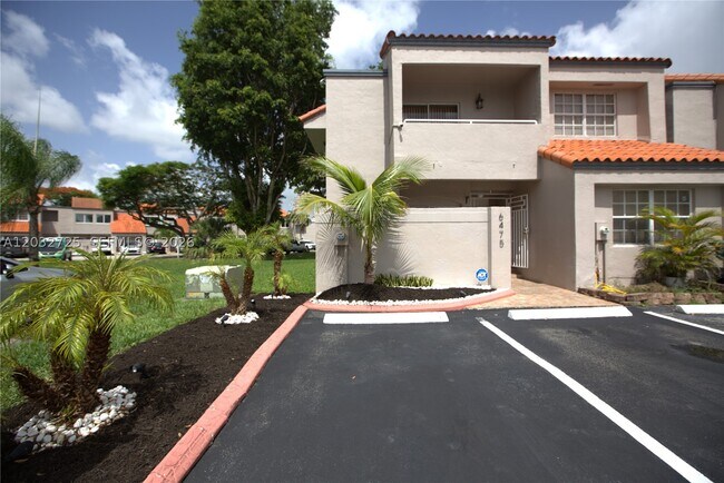 Building Photo - 6475 SW 129th Ave