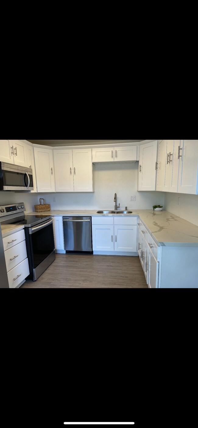 Building Photo - 4396 Howard Ave