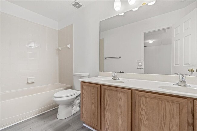 Building Photo - 521 Bromley Ct