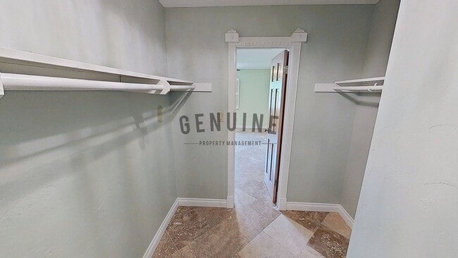 Building Photo - Second Floor Condo in Rossmoor Park Commun...