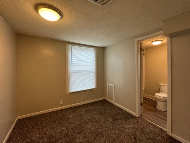 Building Photo - Affordable 2-Bedroom South Wichita