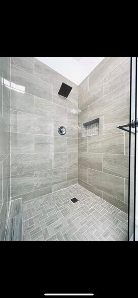 Building Photo - 1005 Universal Rest Pl