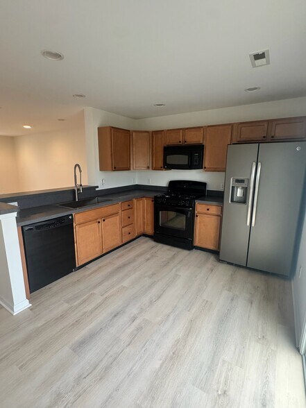 Building Photo - 1496 Artisan Ct