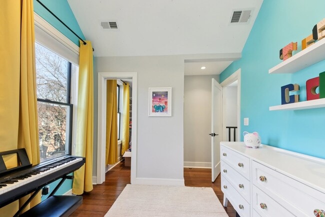 Building Photo - 1717 N Hudson Ave