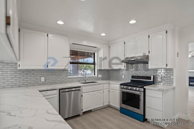 Building Photo - 21623 Baywood Ave