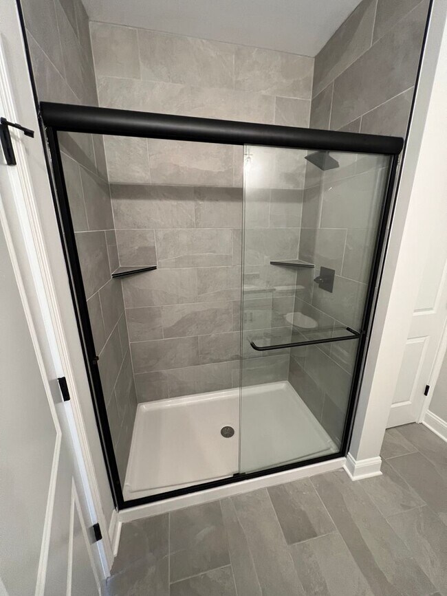 Building Photo - 1217 Shallowford St