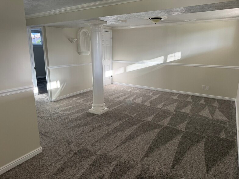 Building Photo - 5089 S 1950 W