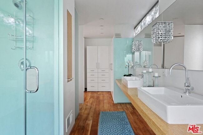 Building Photo - 7 Vicente Ter