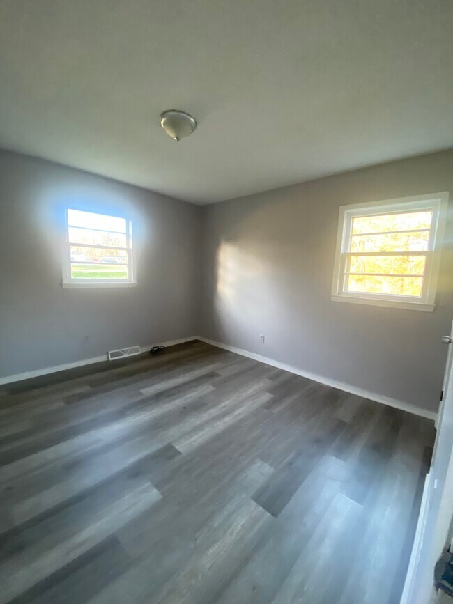 Building Photo - Fully renovated duplex - 109A Sador St.
