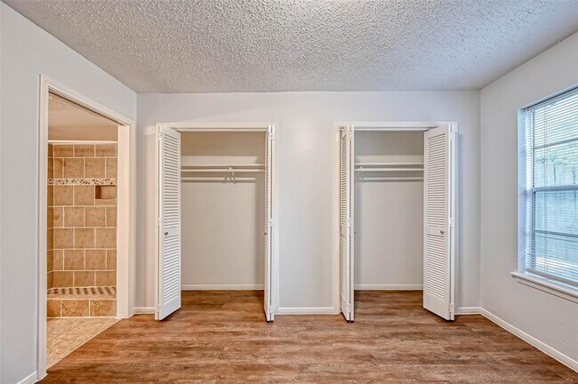 Building Photo - 8277 Kingsbrook Rd