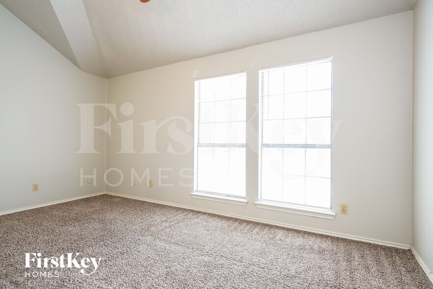 Building Photo - 922 Ramblewood Dr
