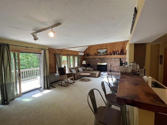 Building Photo - 35 Woodland Pines Rd