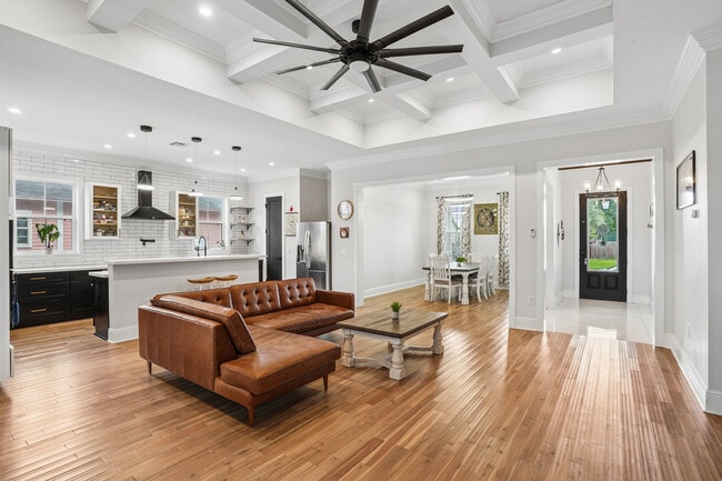 Building Photo - 5280 Warrington Dr