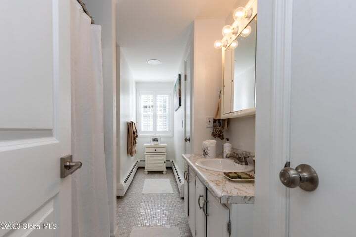 Building Photo - 1 Patricia Ln