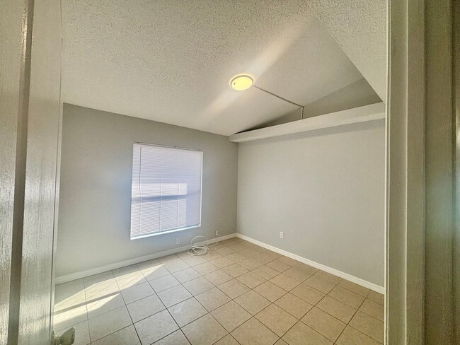 Building Photo - 508 Winding Oak Ln