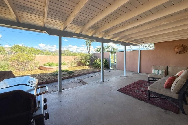 Building Photo - 1325 Don Gaspar Ave