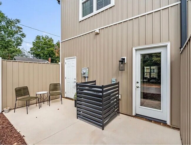 Building Photo - 311 Rockspring Rd