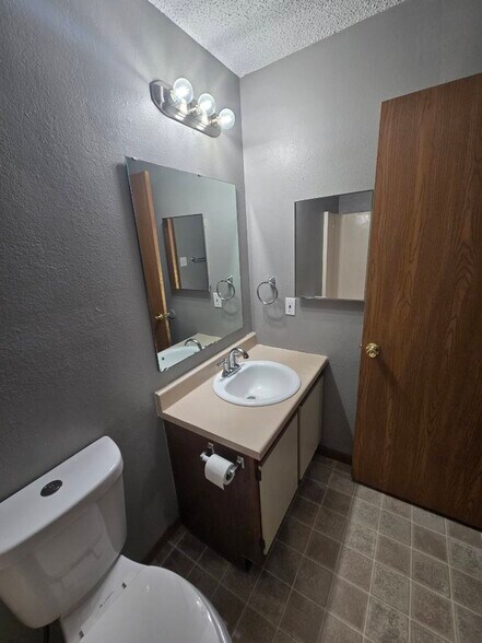 Building Photo - 206 Timber Ridge Dr