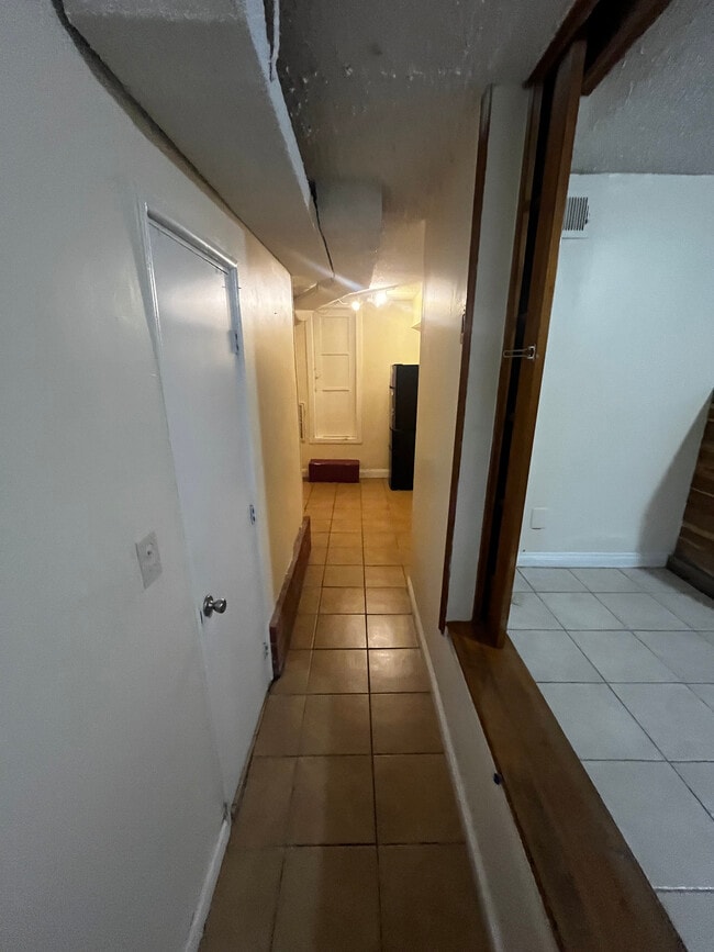 Building Photo - 2716 W 101st St