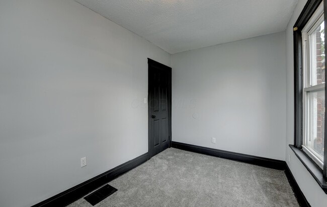 Building Photo - 814 S Ohio Ave