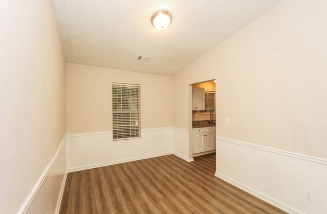 Building Photo - 6614 Rebecca Lou Ln