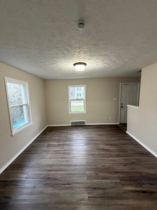 Building Photo - 852-852 S Central Dr