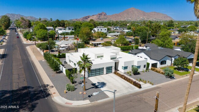 Building Photo - 4002 E Avalon Dr
