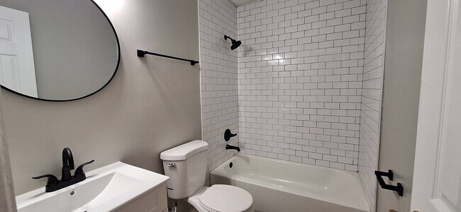 Building Photo - Remolded 3 bedroom 2 bathroom home for rent