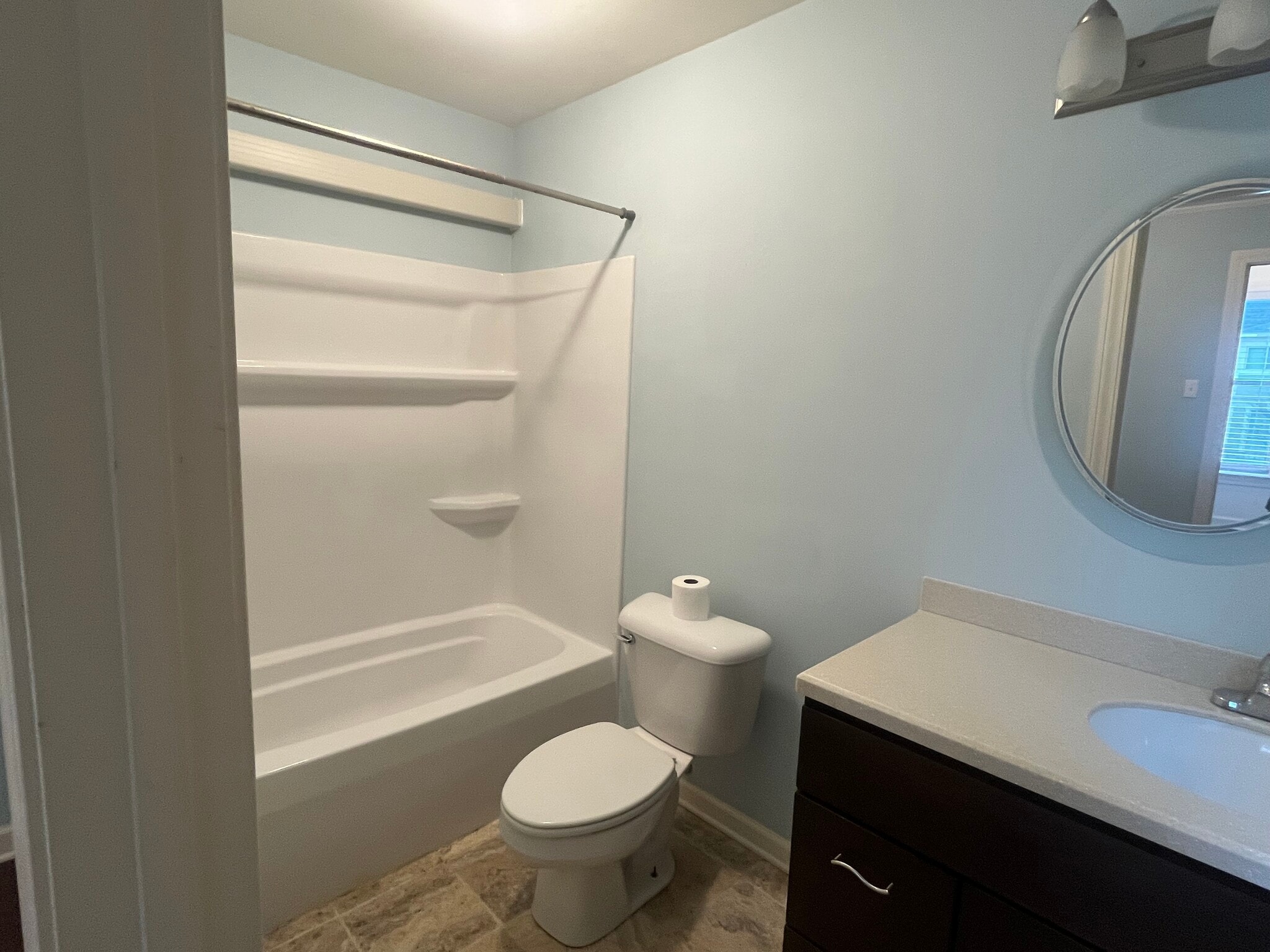 Building Photo - 400 Warner Ave