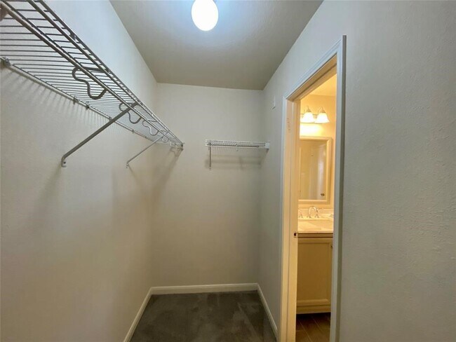 Building Photo - 18210 Hammondsport Ln