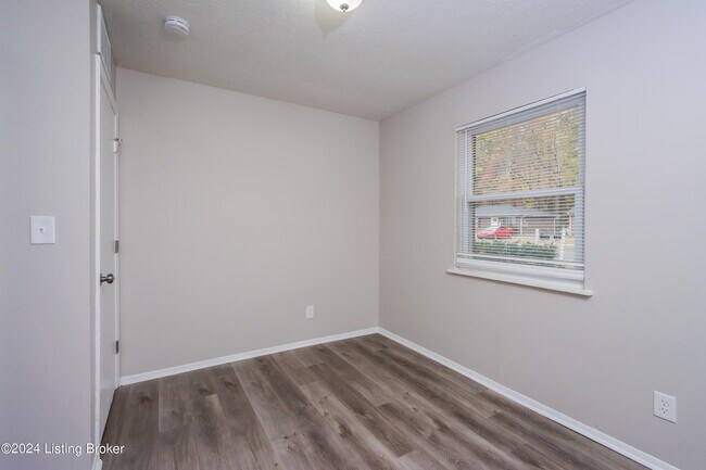 Building Photo - 8903 Willowcreek Dr