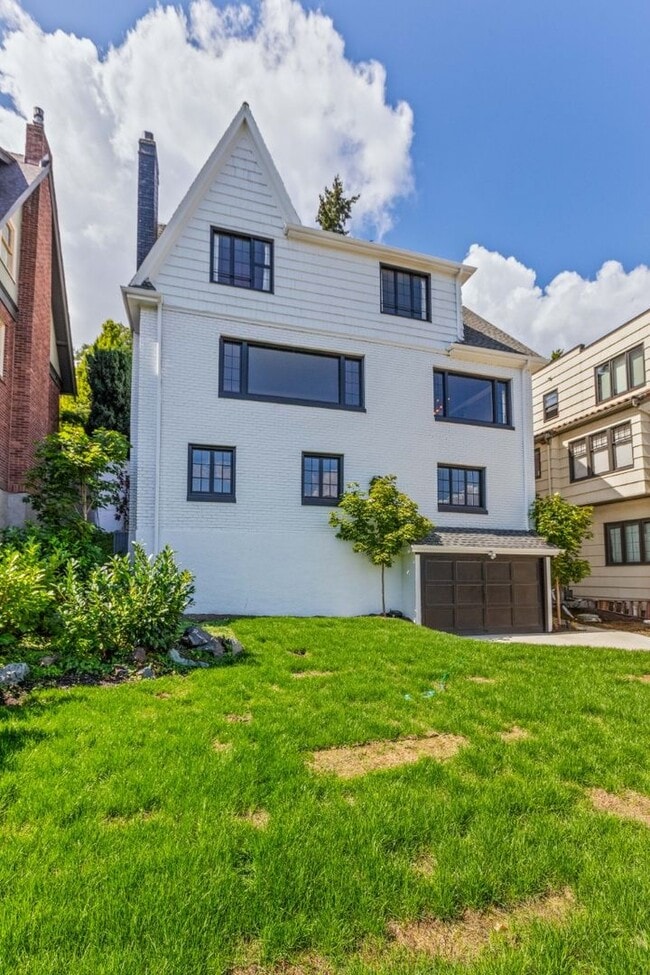 Building Photo - 4Bd/1.75Ba Seattle House