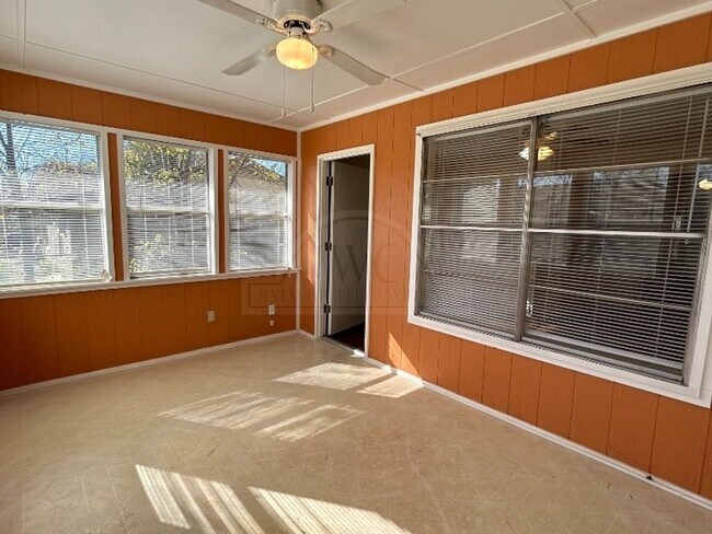 Building Photo - 618 N 23rd St