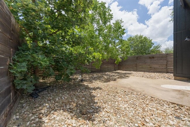 Building Photo - 2315 Burleson Rd