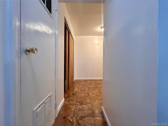 Building Photo - 9 Wyndover Woods Ln