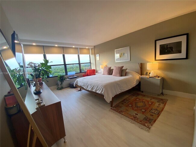 Building Photo - 780 NE 69th St