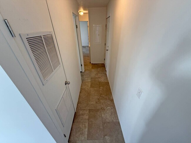 Building Photo - 2501 N Apperson Way