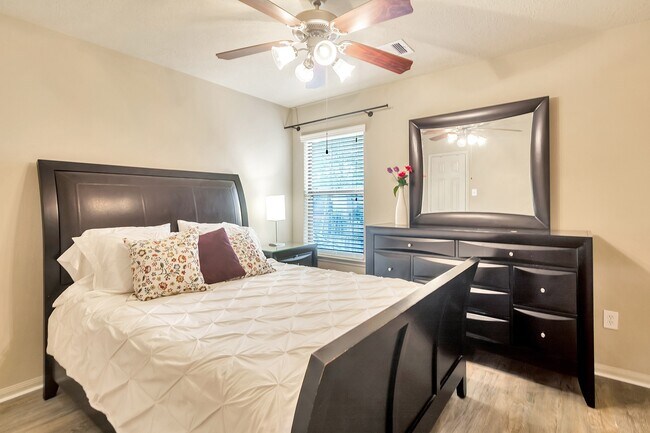 Building Photo - 10 W Lasting Spring Cir