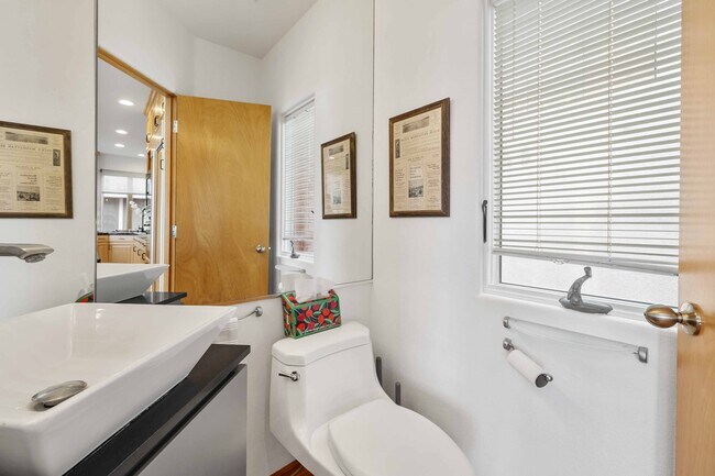 Building Photo - 121 Marine Pl