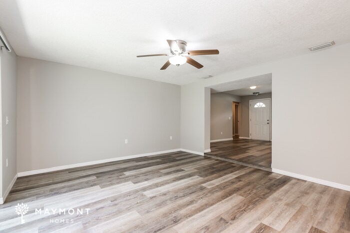 Building Photo - 6537 Pine Cir N